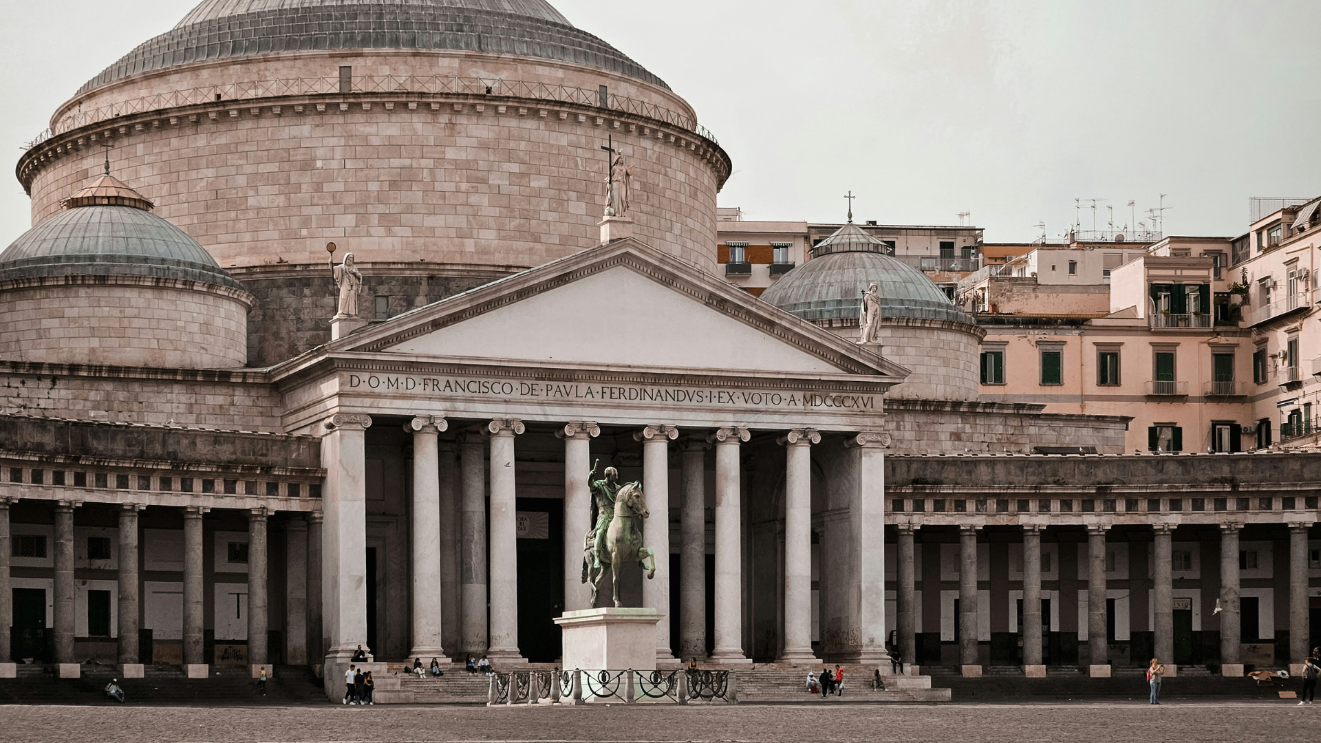Cosa vedere a Napoli in auto: tra mare, arte e panorami senza tempo - Article content image