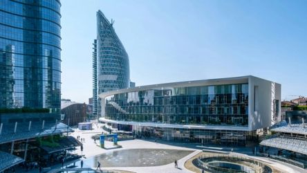 Cosa vedere a Milano in BMW X5 xDrive40d M Sport Pro: potenza, stile e libertà nella città che guarda al futuro - Un itinerario a Milano a bordo di BMW X5 xDrive40d M Sport Pro, tra architettura contemporanea, luoghi iconici, quartieri dinamici e la libertà di vivere la città con comfort, stile e controllo.