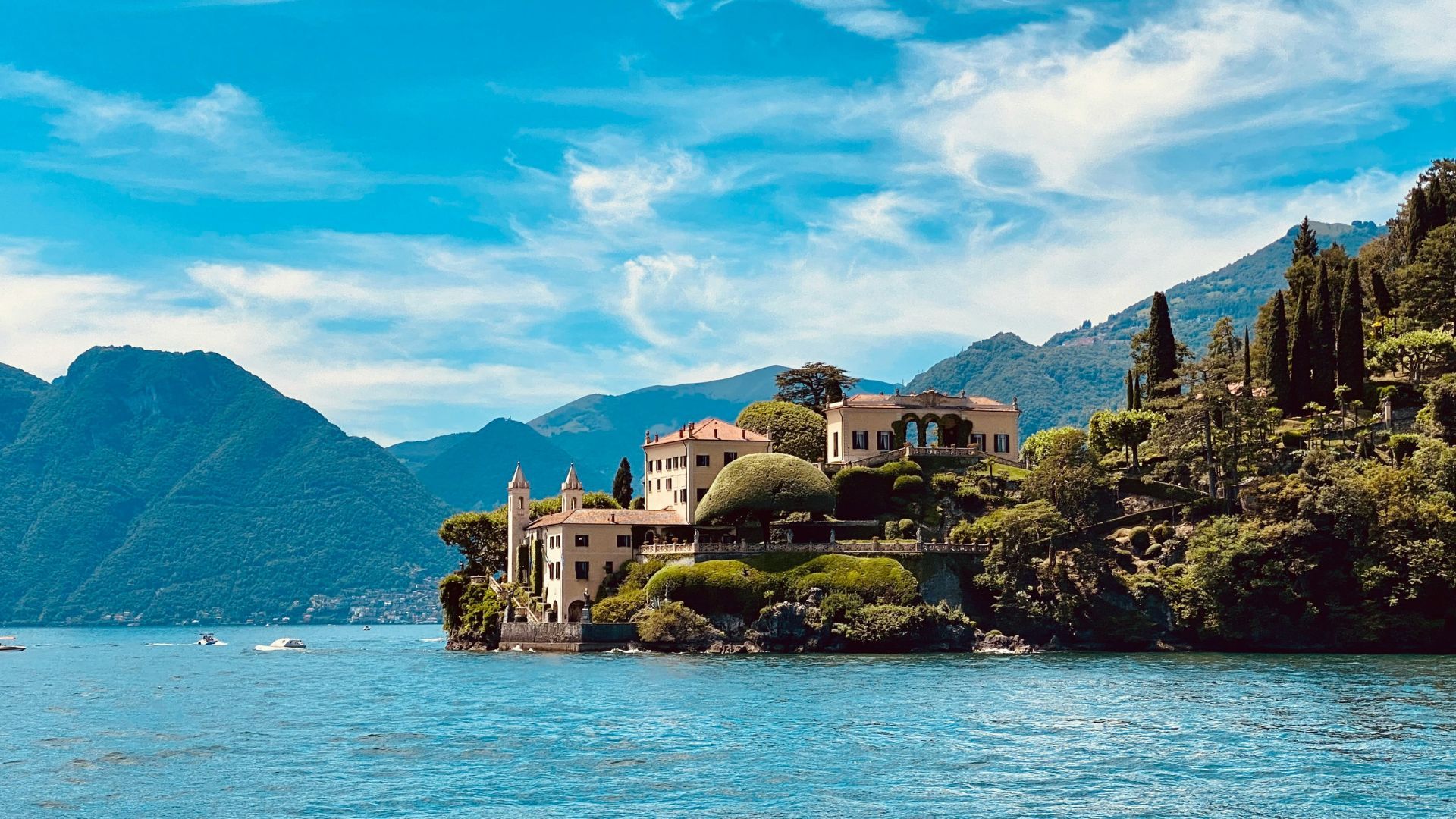 Northern Italy Lakes Tour in a Mercedes-AMG | Primerent