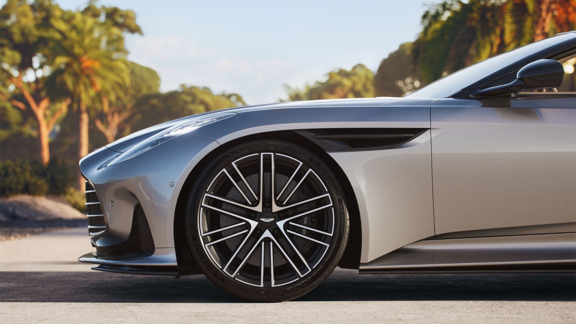 French Riviera in Aston Martin DB12 Volante: elegance on the road - Article content image