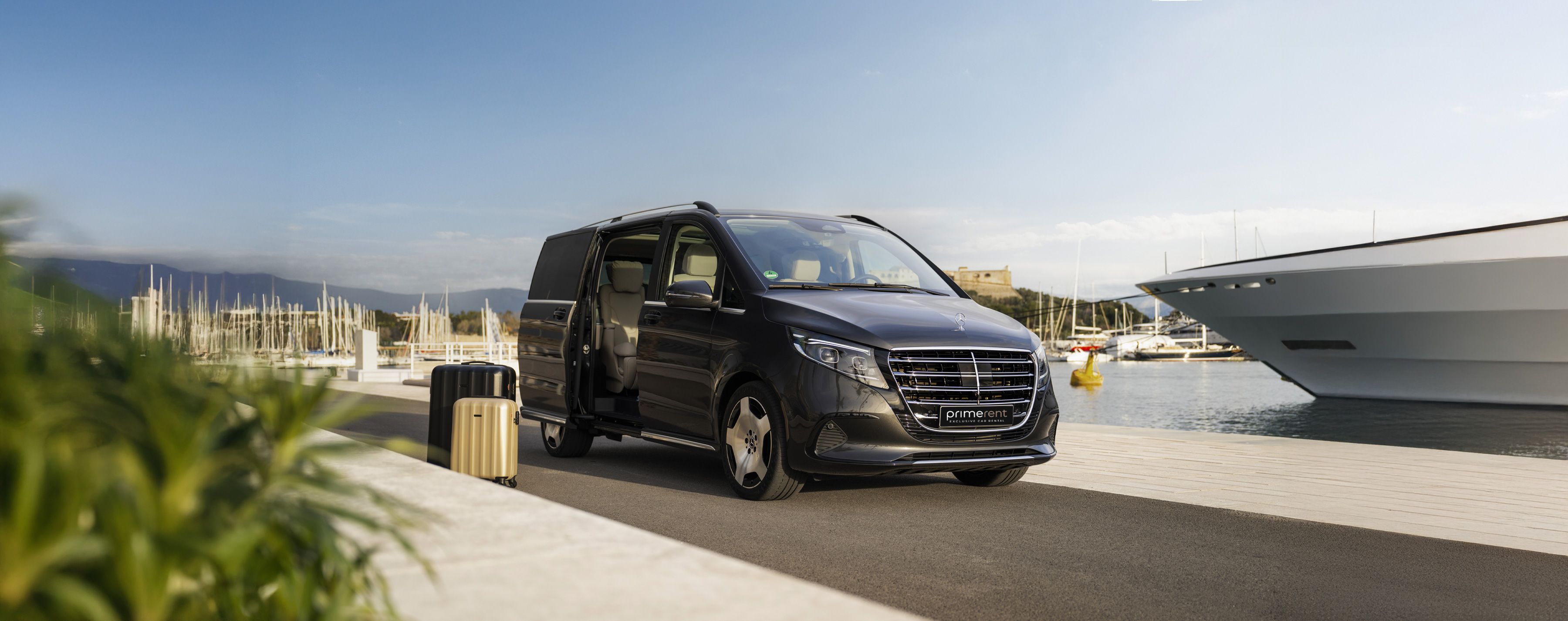 Rent Luxury Vans - High-end vans available with a flexible rental formula and a guaranteed model, ideal for groups and executive use.