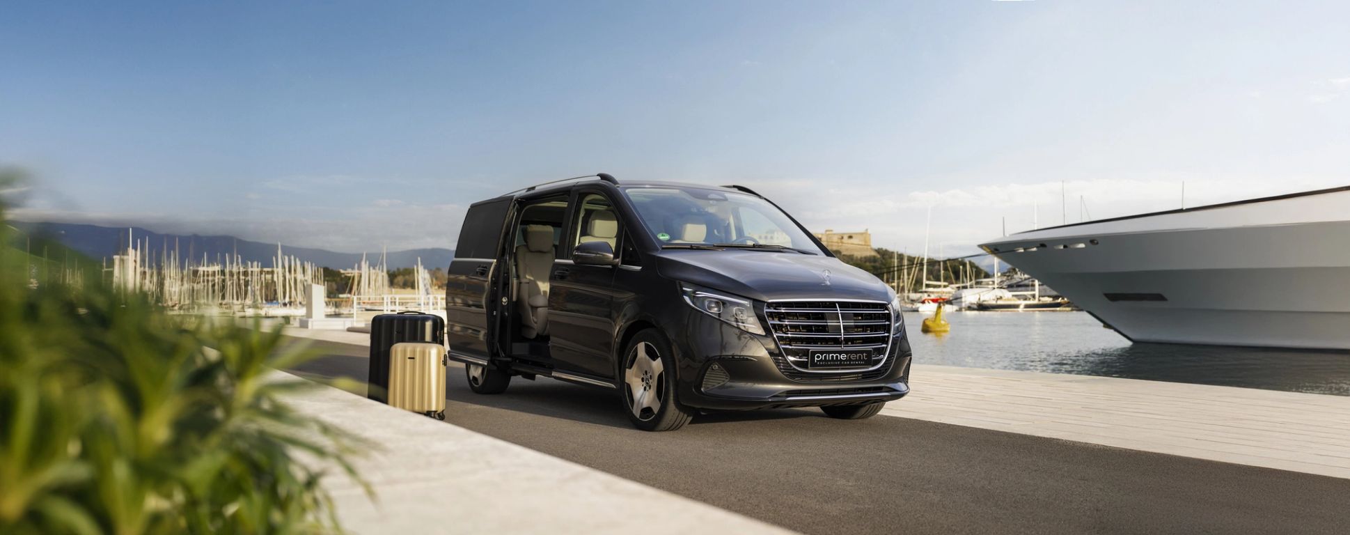 Rent Luxury Vans - High-end vans available with a flexible rental formula and a guaranteed model, ideal for groups and executive use.