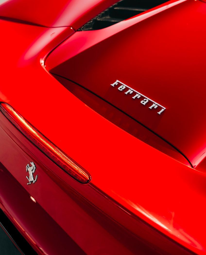Noleggia Ferrari - Modelli selezionati disponibili con formula flessibile da 1 giorno a 12 mesi, sempre con configurazione garantita e consegna dedicata.
