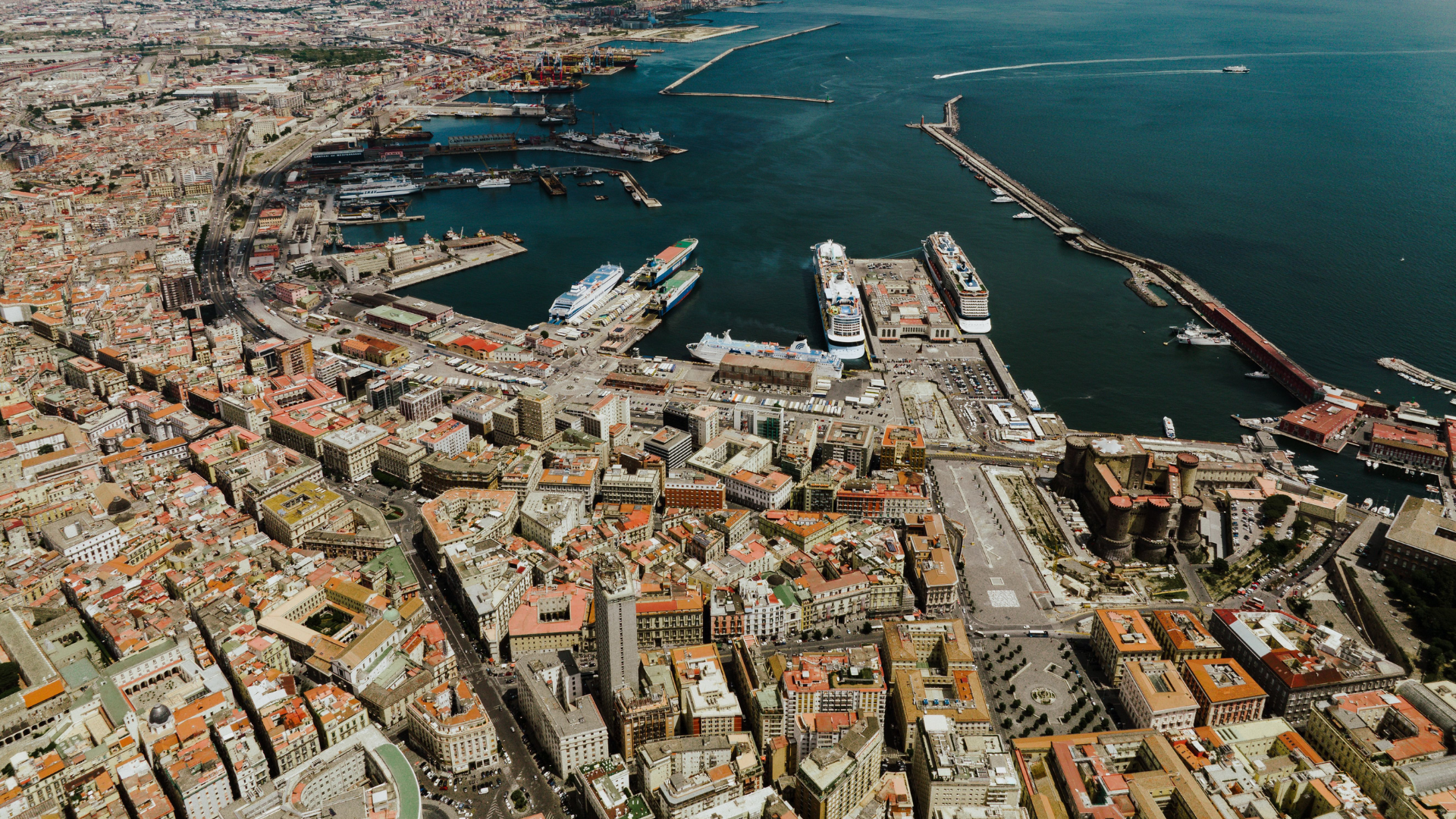 Cosa vedere a Napoli in auto: tra mare, arte e panorami senza tempo - Article content image