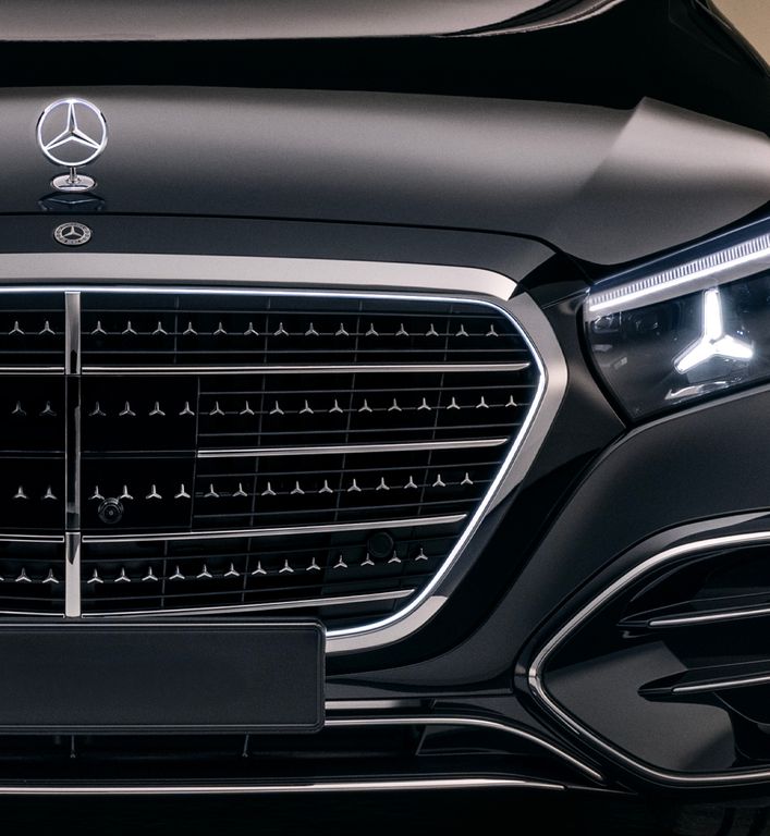 Noleggia Mercedes-Benz - Berline, SUV e versioni M disponibili con formula flessibile e configurazione garantita.