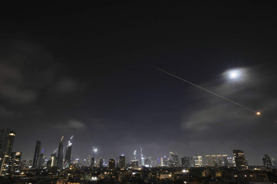 Projectile streaks through the sky over central Israel during Iranian missile attack, June 7, 2026