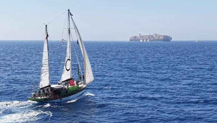 Maritime radar image and composite photo showing multiple small vessels from the Global Sumud Flotilla encircling the massive MSC Maya container ship in the Mediterranean Sea, forcing it to change course