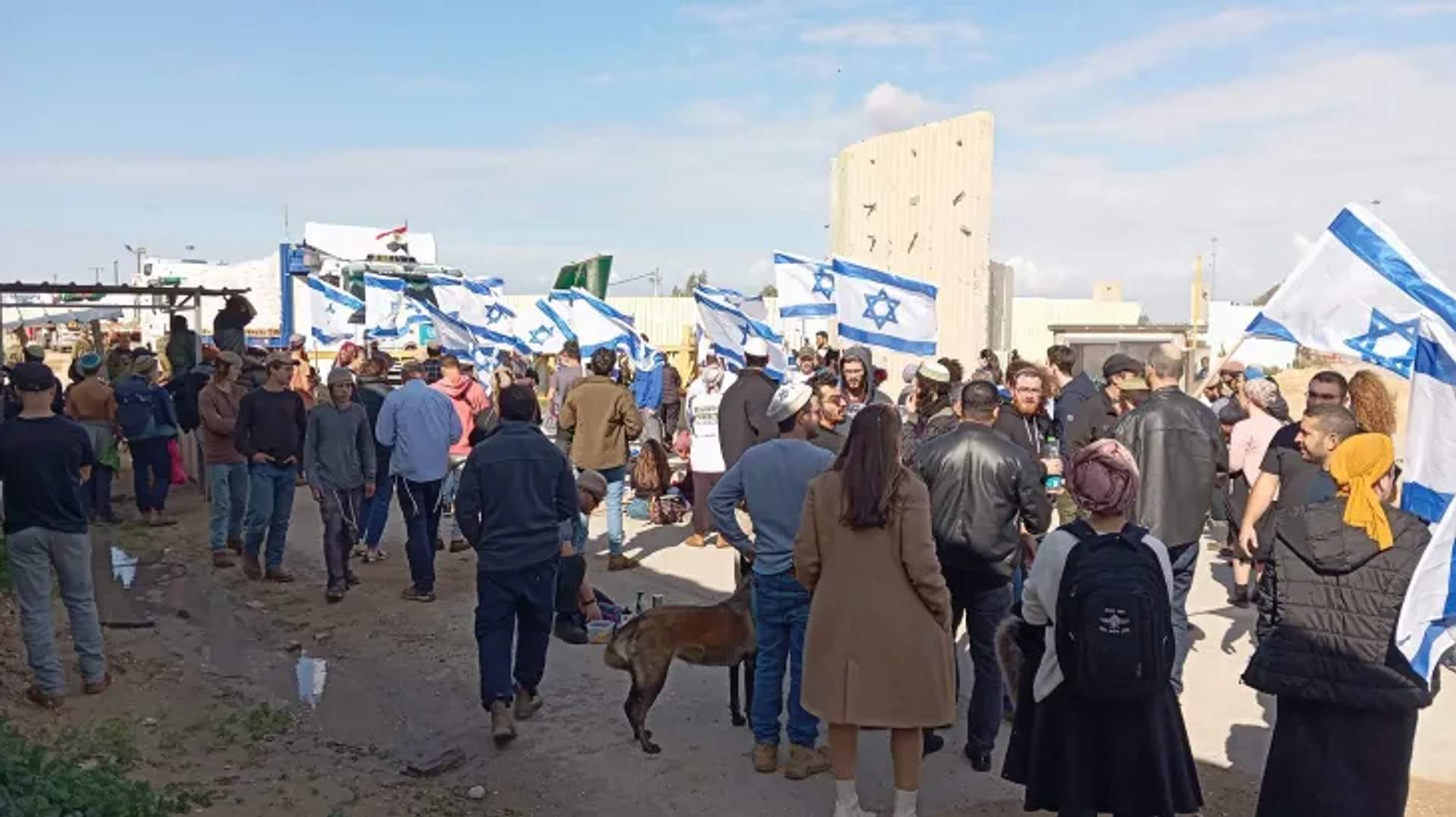 A crowd of Israelis gathered to stop aid trucks from entering Gaza at the Karam Abu Salem border crossing. January 24, 2024