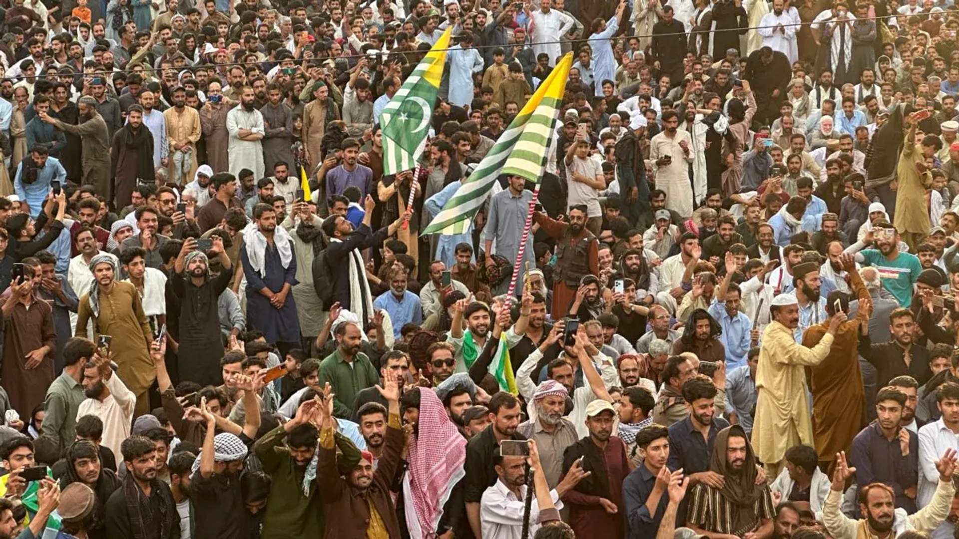 Thousands of Kashmiri JAAC supporters gathered at a mass sit-in during the historic long march in Azad Kashmir
