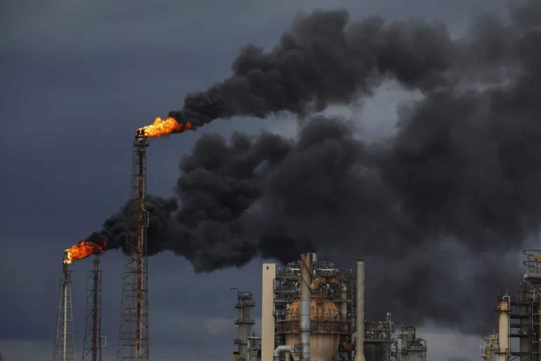 Oil & Gas plant emiting large amounts of smog