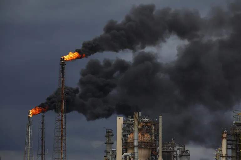 Oil & Gas plant emiting large amounts of smog