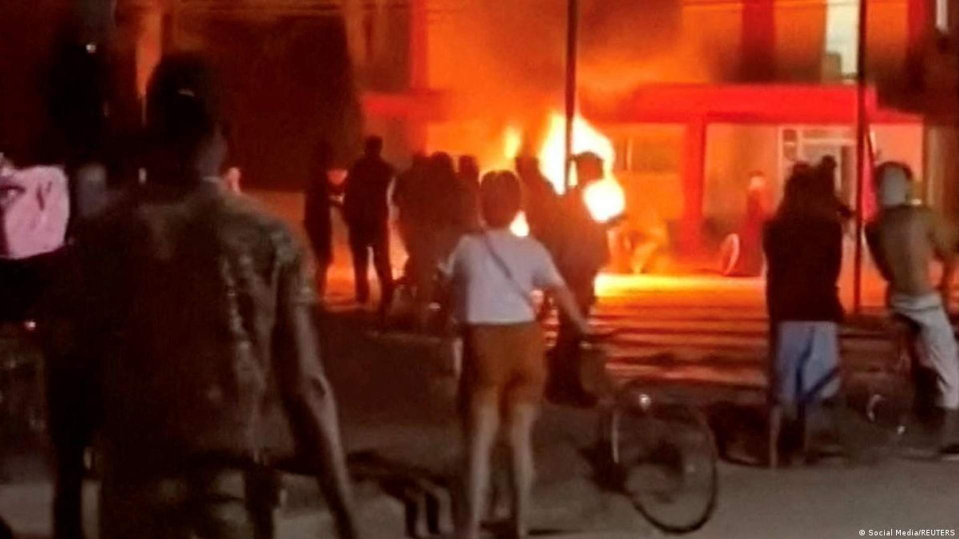 Cuba: Protesters set fire to the ruling party's office amid blackouts