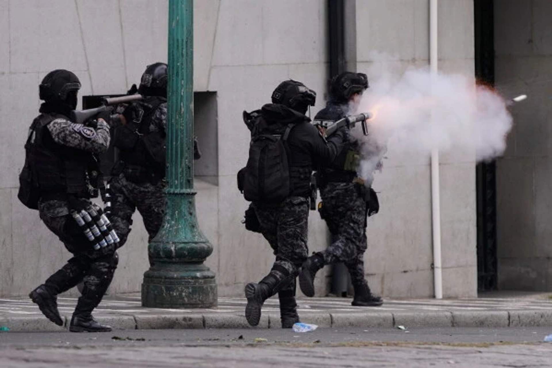 Bolivian riot police fire tear gas at anti-government protesters in La Paz, May 2026