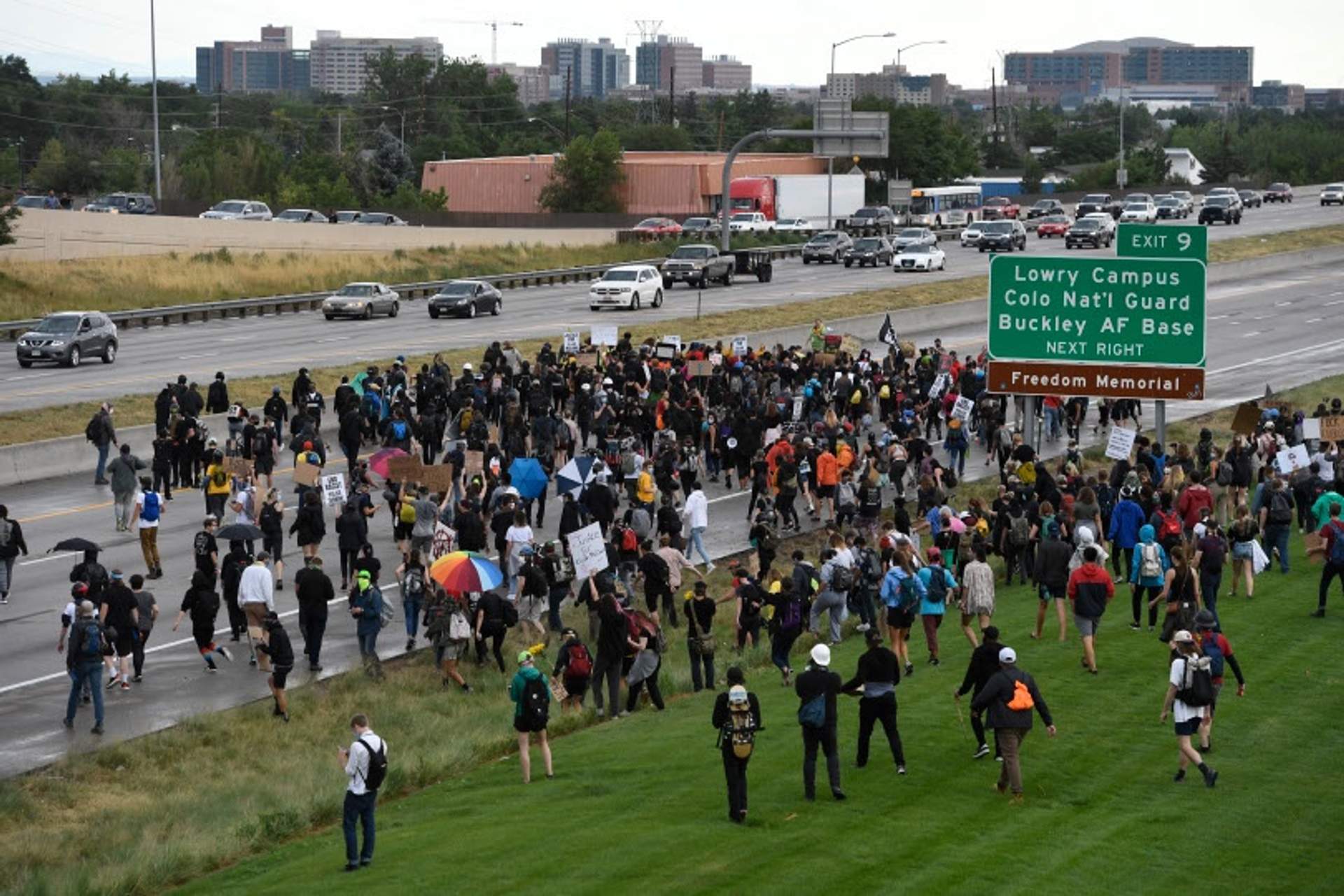 Protesters begin to take over I-225 in Aurora, CO. [Brian Loma - Cut the Plastic]