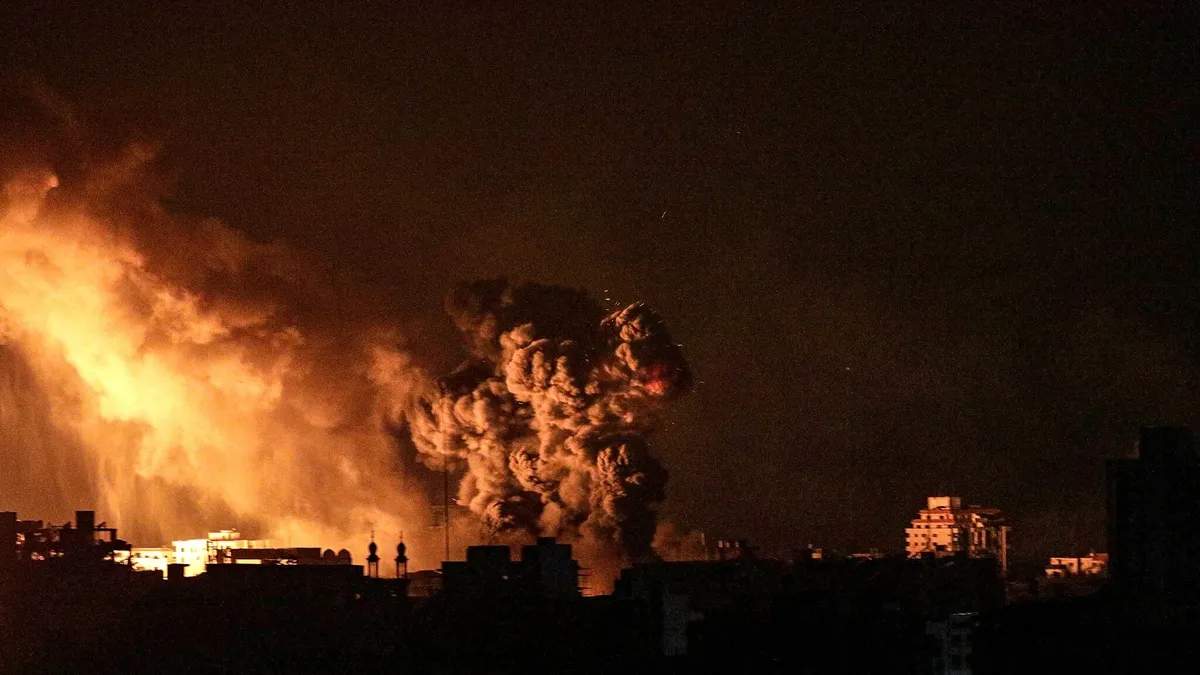 A single explosion lights up Gaza city from complete darkness, Nov 5th, 2023