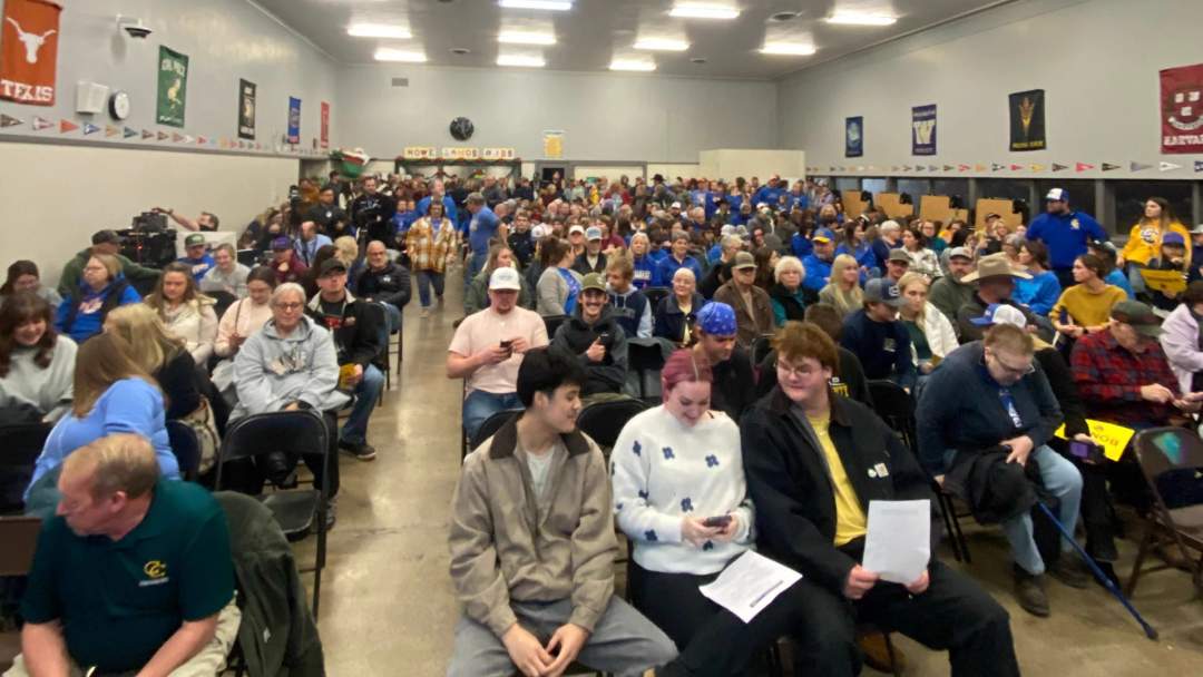 Hundreds of Crook County parents and community members packed a school board meeting to support athletic director Rob Bonner amid the district leadership crisis