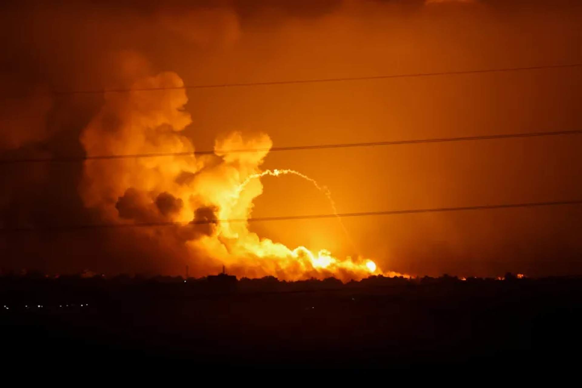 Smoke and flames rise during Israeli strikes in the Gaza Strip, as seen from the Israeli side of the border Nov 5th 2023 Ronen Zvulun