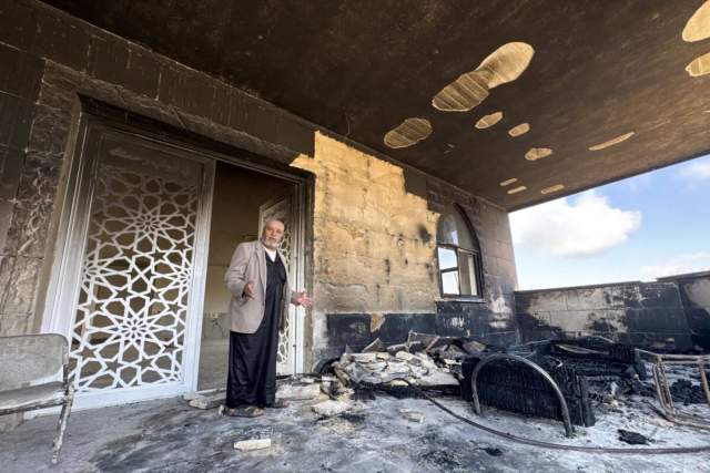 Settlers Torch Two Mosques in West Bank Pogrom, Scrawl 'Revenge' in Hebrew