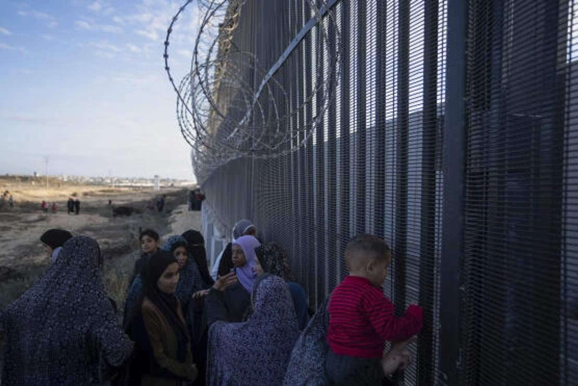 Palestinians displaced by Israeli bombardments on the Gaza Strip, at the border with Egypt [Rafah (Gaza) -  Jan 14, 2024 - Fatima Shbair]