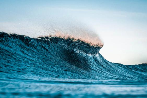 7 of The Biggest Waves in the World