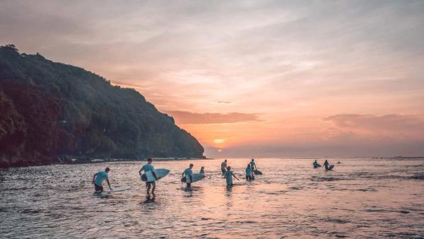 Surfing Lessons 101: Everything You Need to Know to Get Started