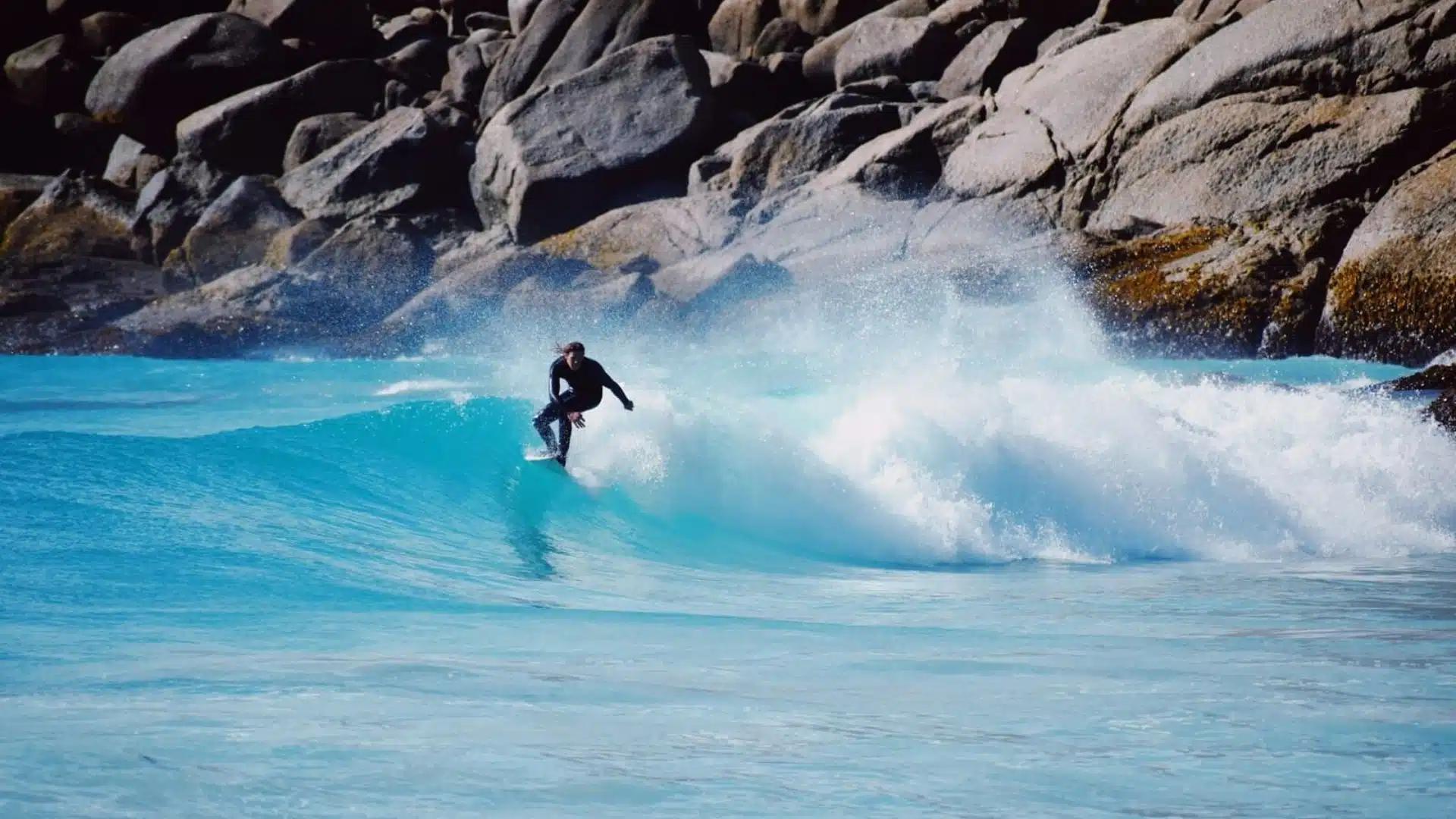 Learning to Surf: A Beginners Guide to Surfing Mastery