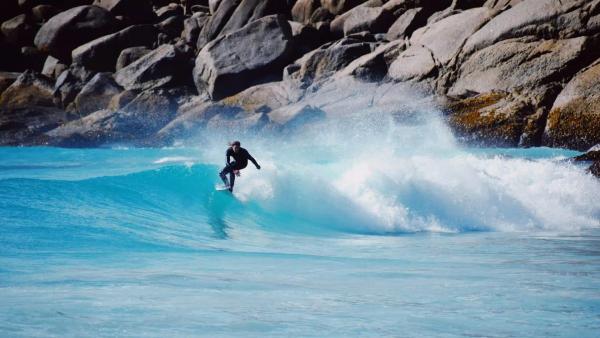 Learning to Surf: A Beginners Guide to Surfing Mastery