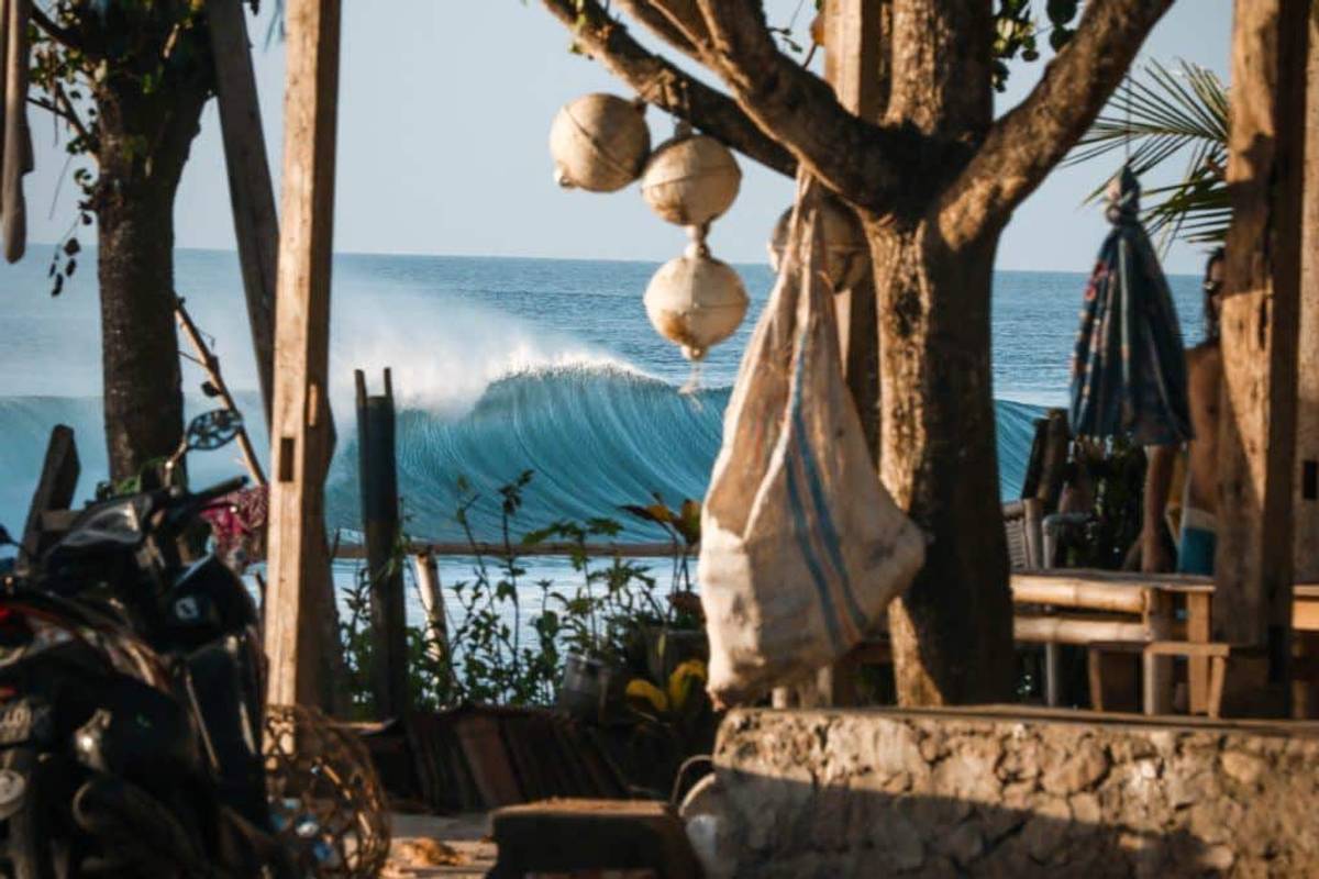 Wave breaking in Nicaragua