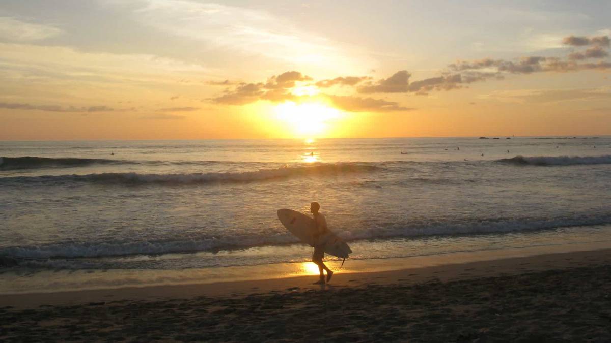 Surfing Safety: Tips for Staying Safe on Costa Rica’s Waves