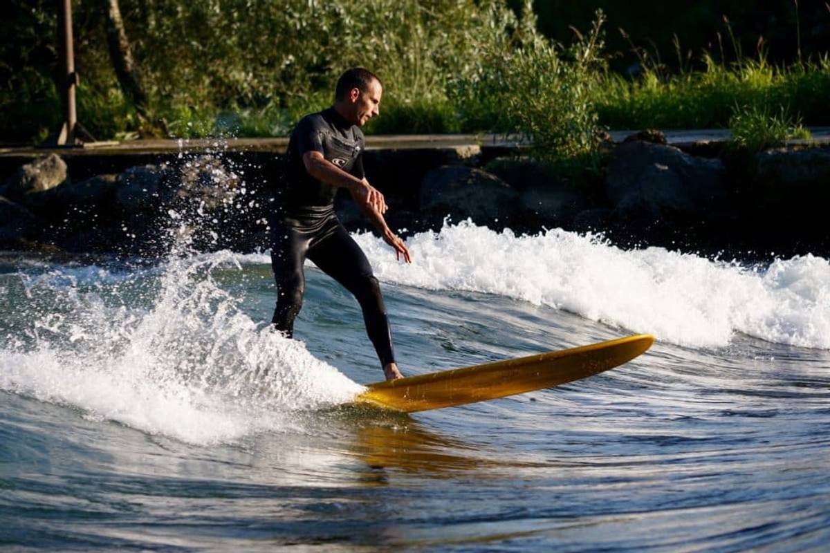 7 Weirdest Waves To Surf around the Globe – Where are they?