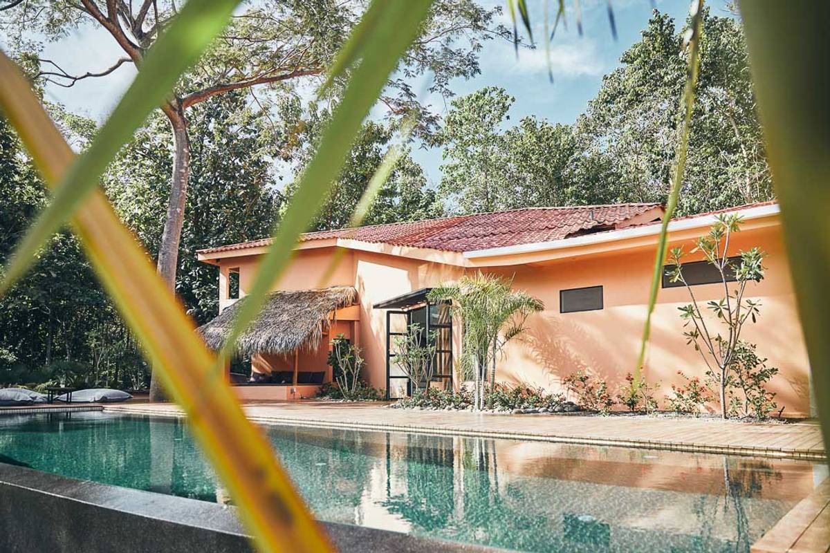 Costa Rica Surfcamp Avellanas Pool Accomodation