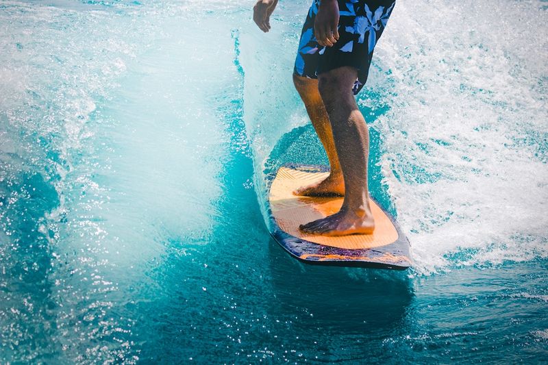 Wo kann man surfen lernen? Die besten Orte für Anfänger