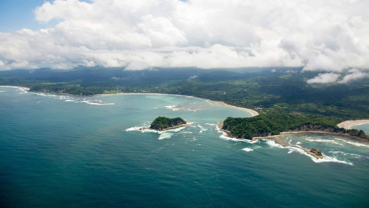 Costa Rica Travel Guide: Best Places, Activities & Travel Tips