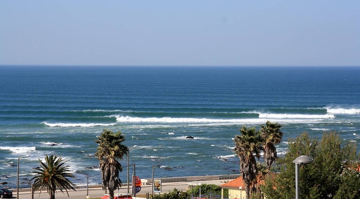 When is the Surf Season in Portugal?