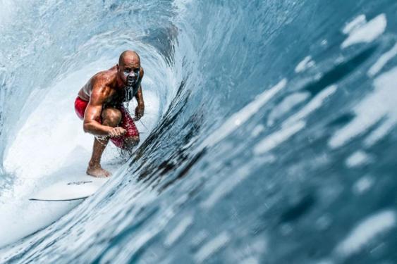 Expert Surfing 101: Riding a Barrel