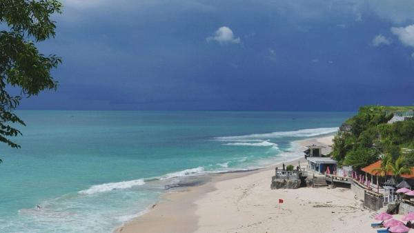 Dreamland Beach: Bali’s Hidden Paradise For Surfers