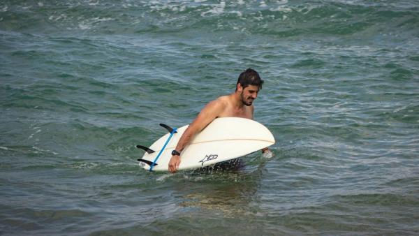 Do Surfers Struggle On Surfboards?