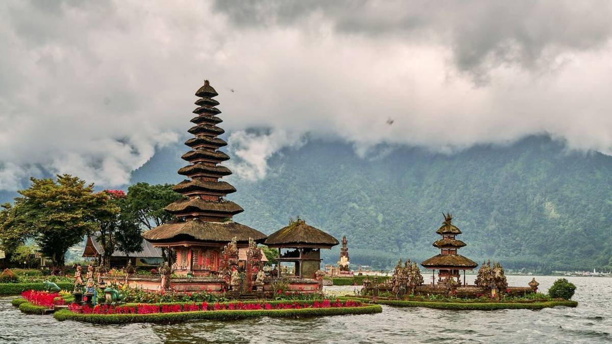 An image of ulun danu temple bali