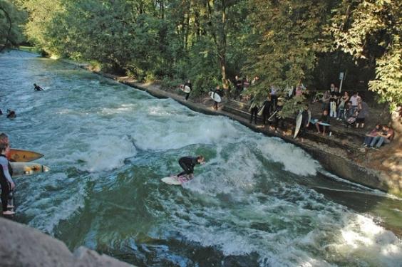 7 Weirdest Waves To Surf around the Globe – Where are they?