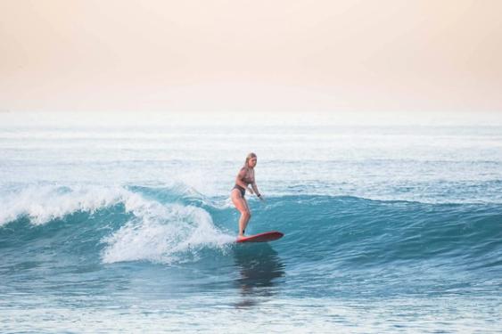 Surfen lernen auf Bali? 5 Tipps Massen vermeiden & mehr Wellen surfen