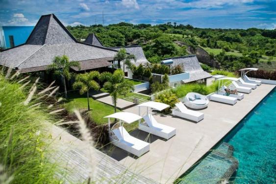 Bali Surf Resorts –  Your Gateway to World-Class Waves and Tropical Bliss