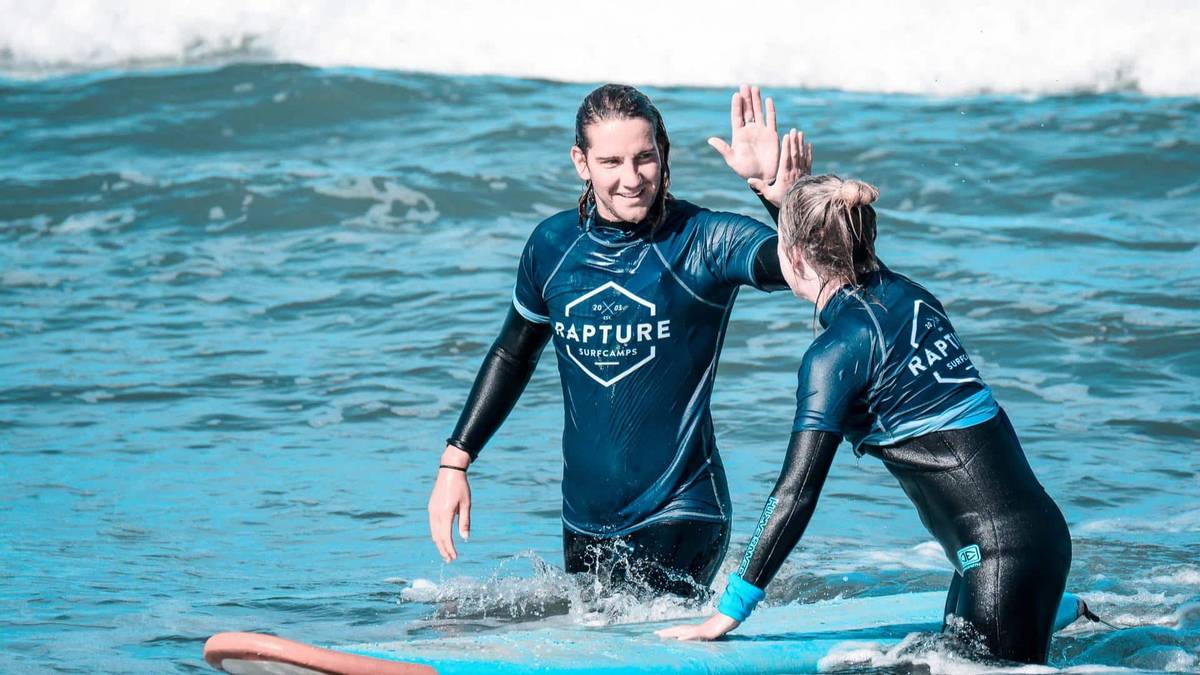 From Wipeouts To Wave Riding: What To Expect From Surfing Classes
