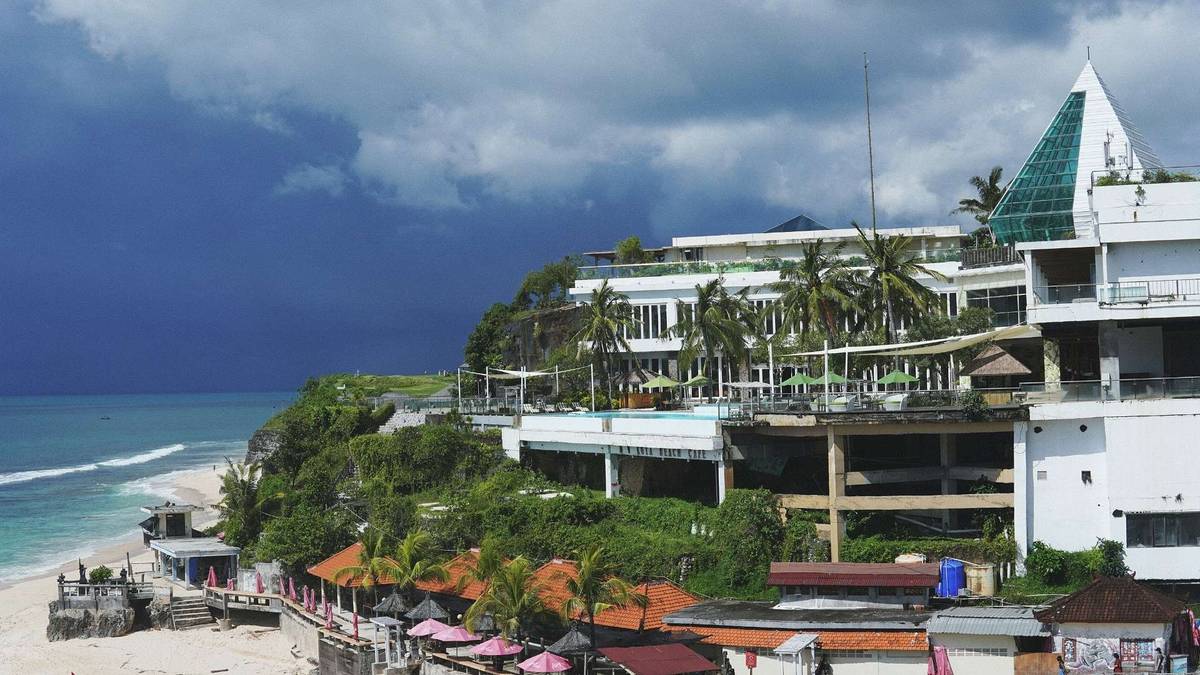 Dreamland Beach: Bali’s Hidden Paradise For Surfers