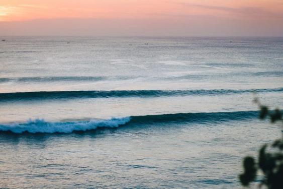 Surfen in Bali: Reisetips, Surfspots und versteckte Schätze