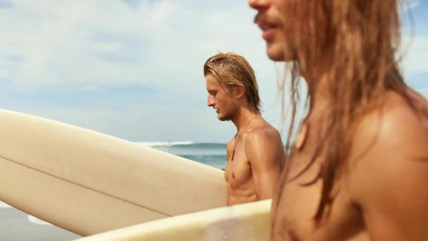 Surfer-Haar: Ein vollständiger Leitfaden zur Pflege und zum Styling