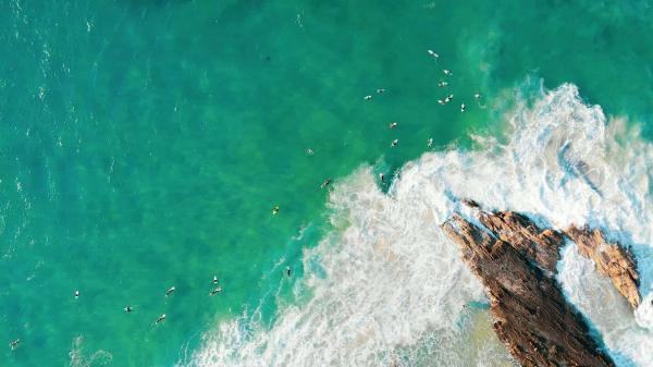 Icons of the Ocean: Profiles of 5 Legendary Surfers
