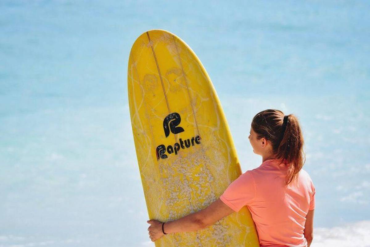 surfing bali