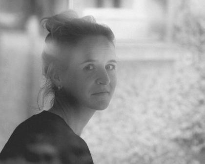 Portraitfoto von Johanna von Oldershausen in schwarz-weiß