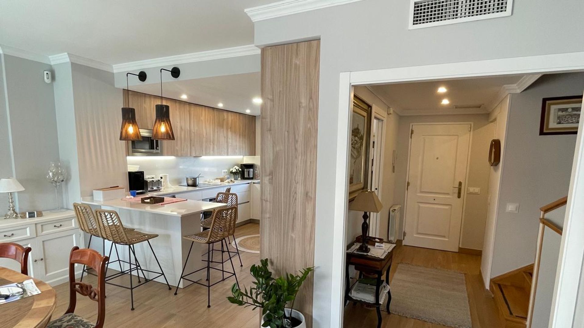 Cocina y salón unidos en un espacio abierto