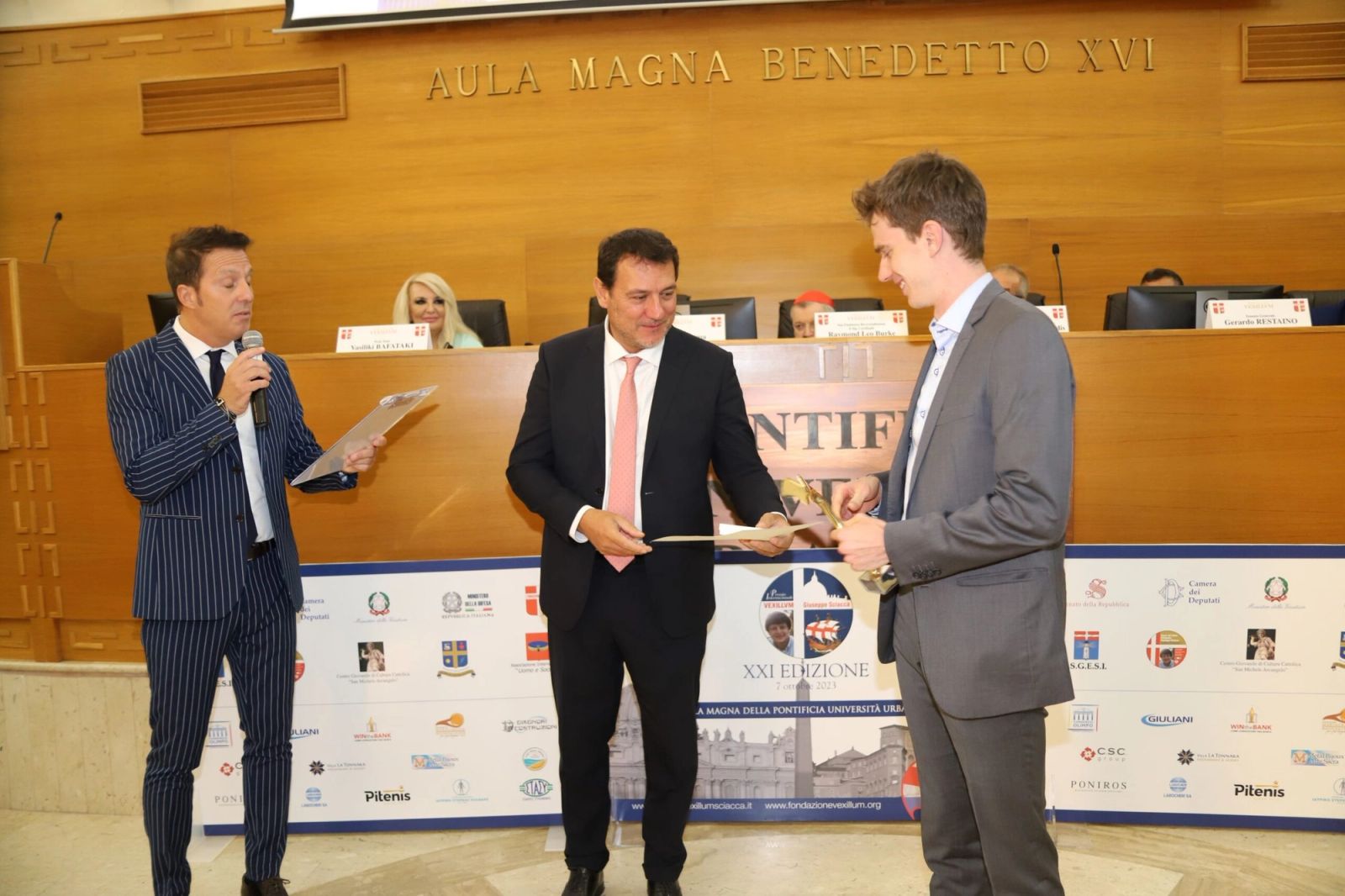 myNEO' CEO Cedric Bogaert receives Medical Genetics award at the Vatican!